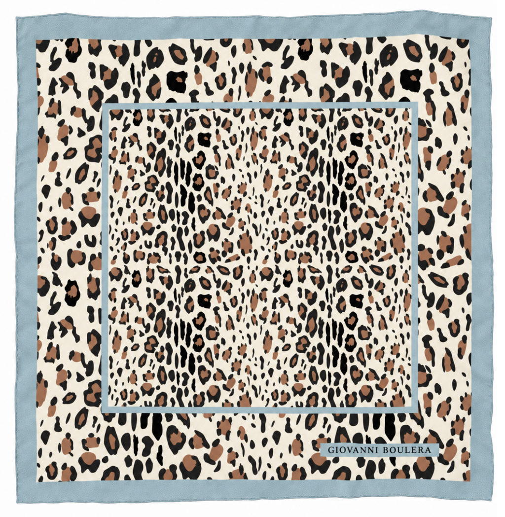 Foulard in twill di seta Giovanni Boulera, motivo leopardato color crema e gelso, 65x65 cm