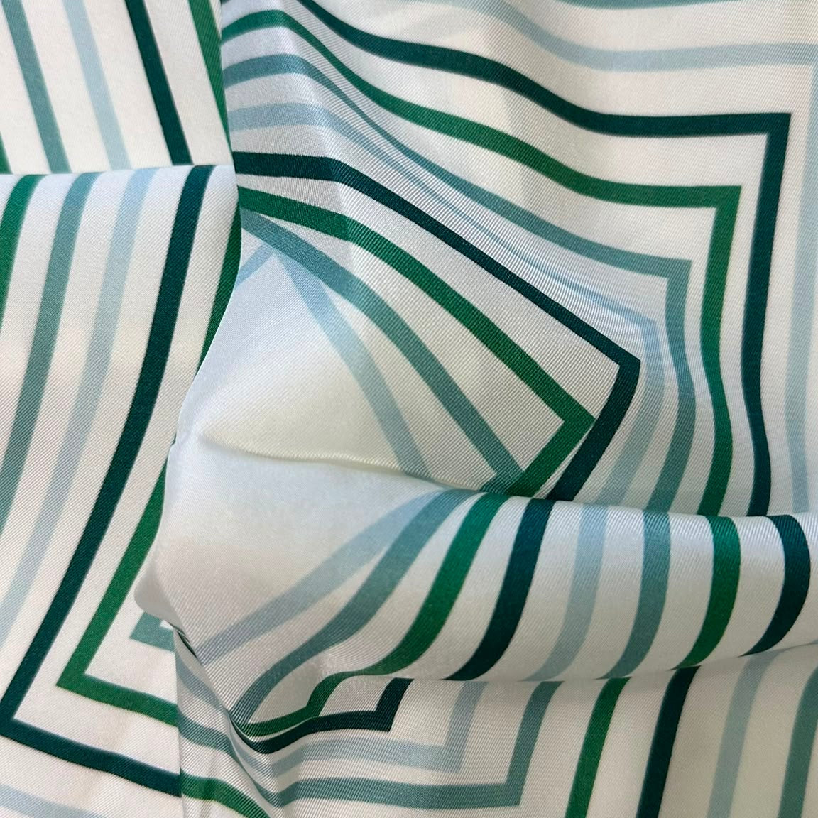 Giovanni Boulera Zümrüt Geometri Desenli Mulberry Twill İpek Fular 50 x 50 cm