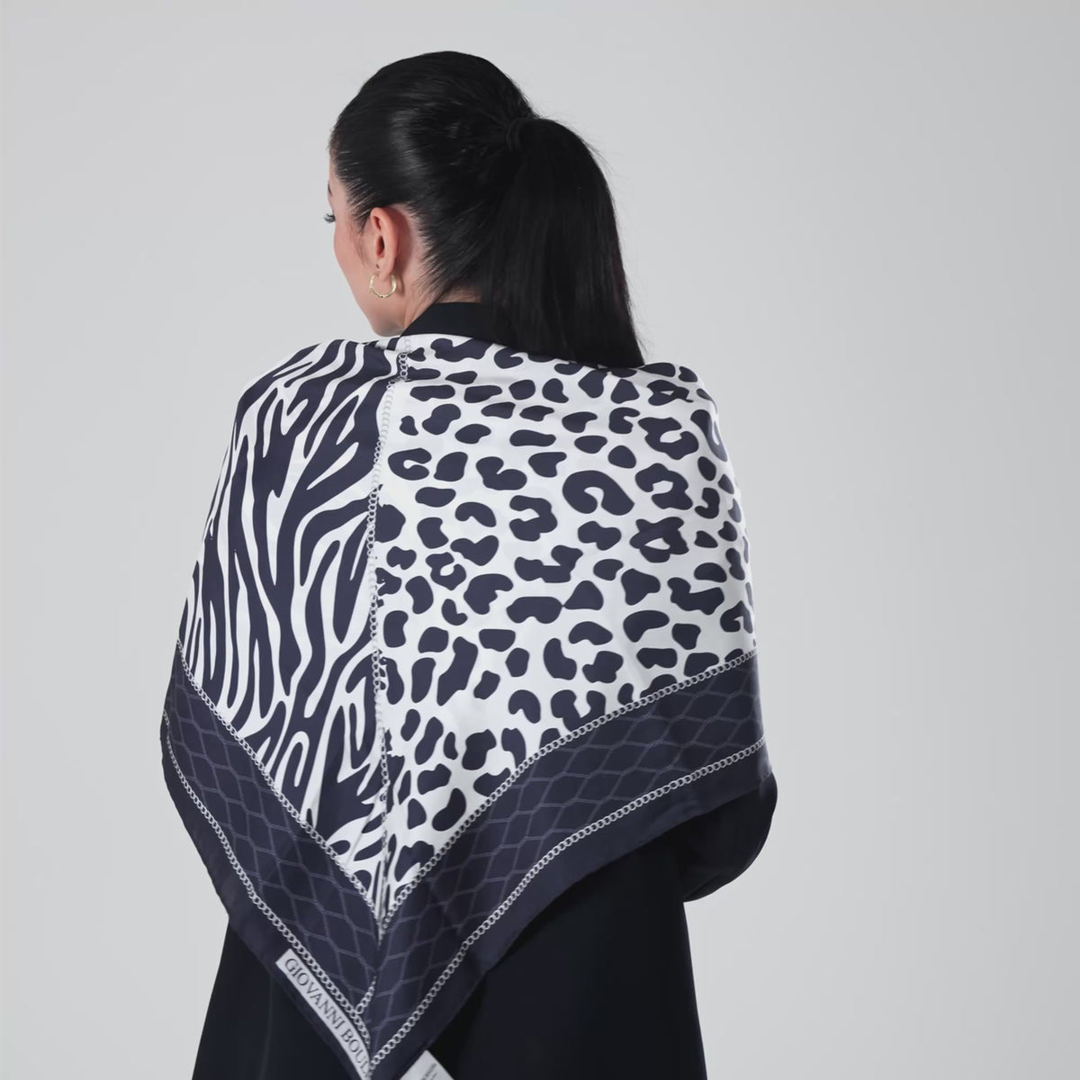 Giovanni Boulera Vahşi Zarafet Zebra ve Leopar Desenli Mulberry Twill İpek Eşarp 90x90 cm